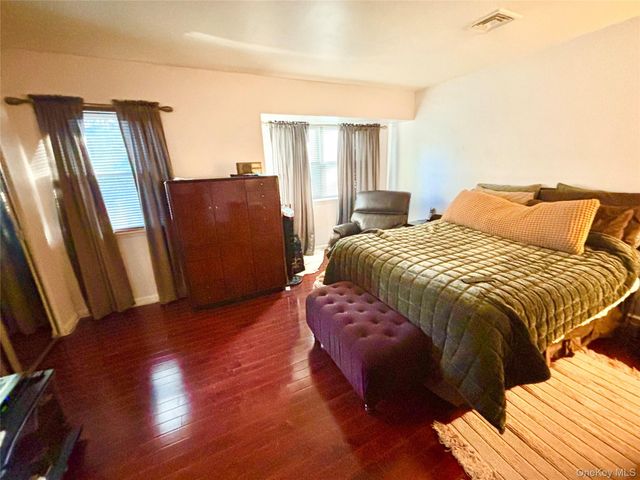 18 Kensington Court, Nanuet, NY 10954