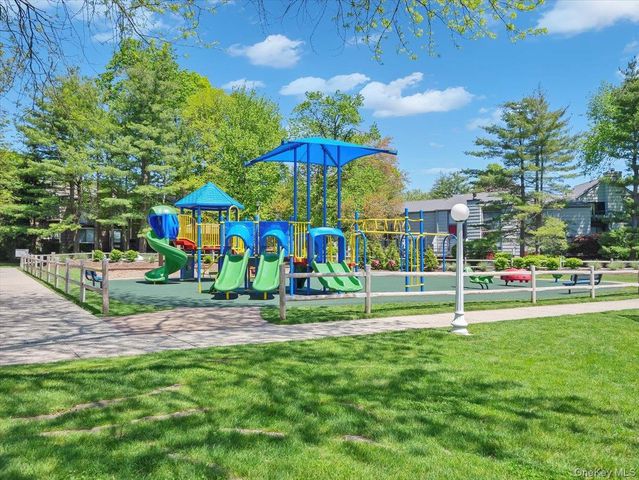18 Kensington Court, Nanuet, NY 10954