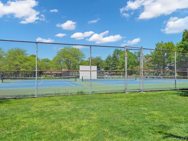 18 Kensington Court, Nanuet, NY 10954