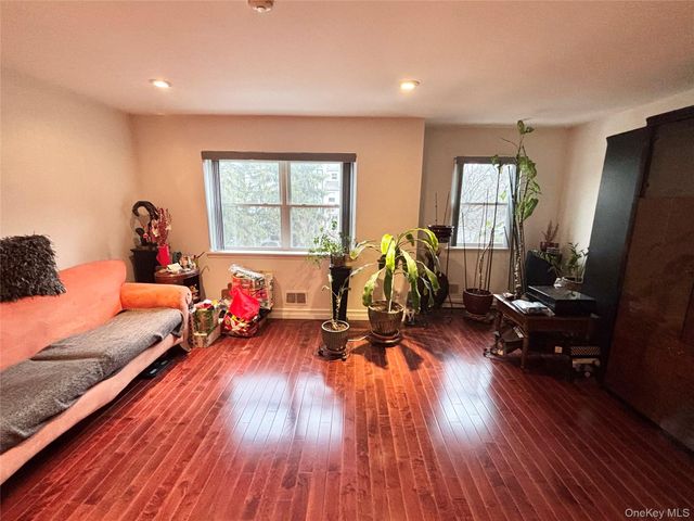 18 Kensington Court, Nanuet, NY 10954