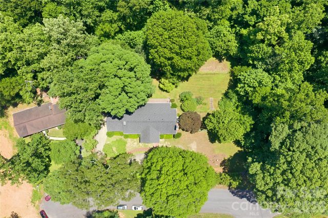 455 Heathcote Drive, Statesville, NC 28677