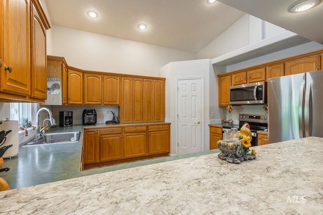 703 N Dover Crt, Nampa, ID 83651