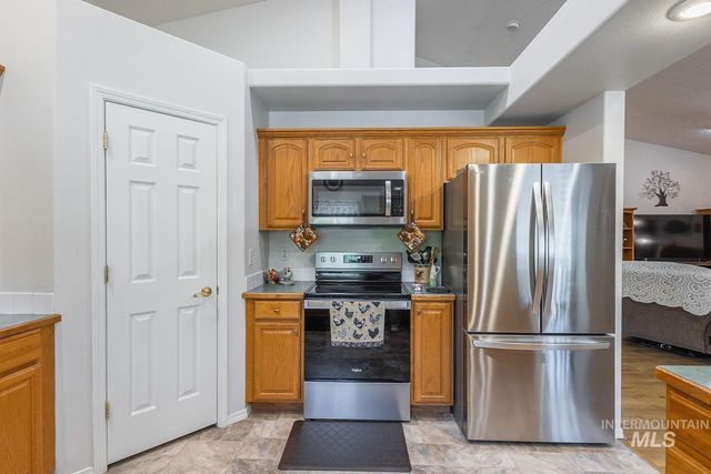703 N Dover Crt, Nampa, ID 83651