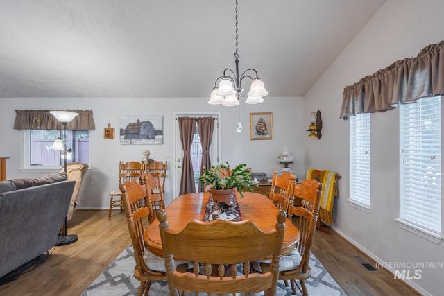 703 N Dover Crt, Nampa, ID 83651