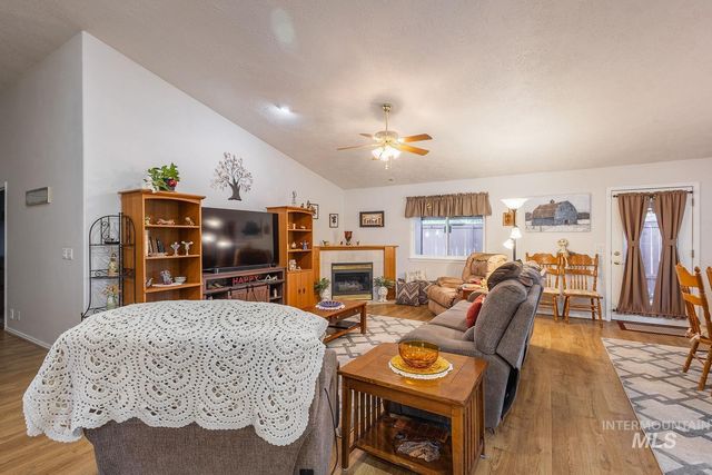 703 N Dover Crt, Nampa, ID 83651