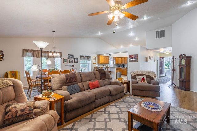 703 N Dover Crt, Nampa, ID 83651
