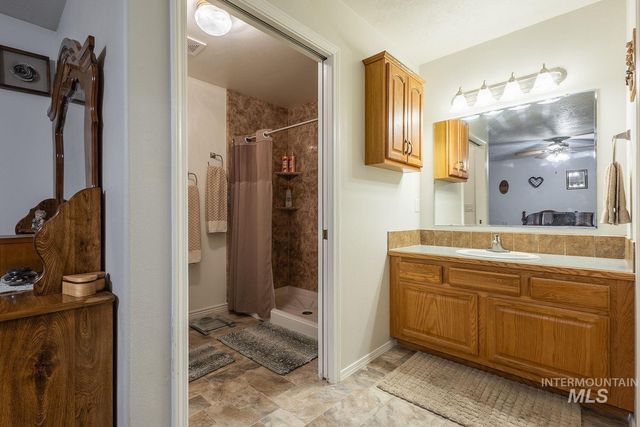 703 N Dover Crt, Nampa, ID 83651
