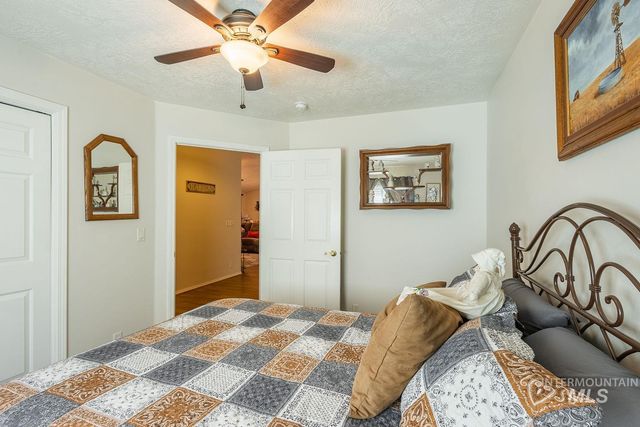 703 N Dover Crt, Nampa, ID 83651