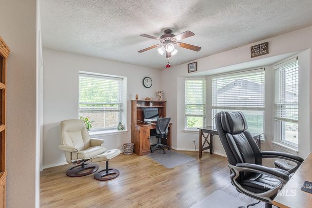 703 N Dover Crt, Nampa, ID 83651