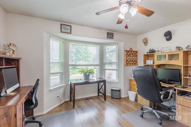 703 N Dover Crt, Nampa, ID 83651
