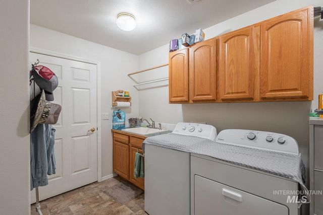 703 N Dover Crt, Nampa, ID 83651