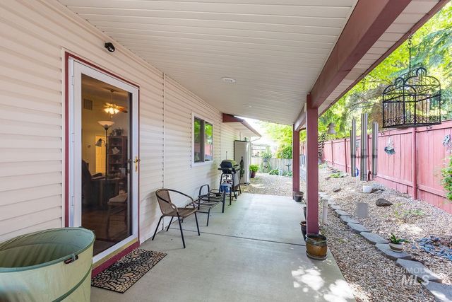 703 N Dover Crt, Nampa, ID 83651