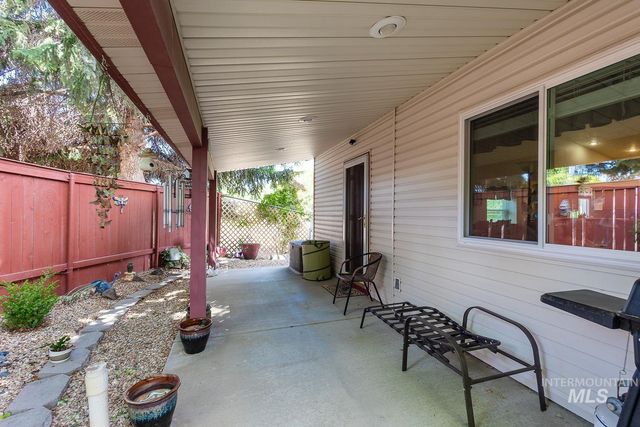 703 N Dover Crt, Nampa, ID 83651