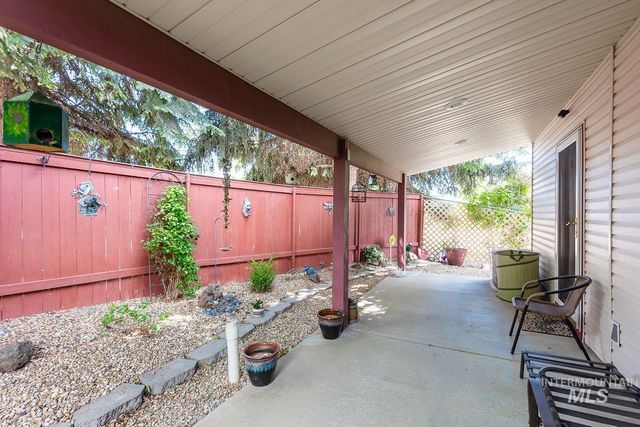 703 N Dover Crt, Nampa, ID 83651