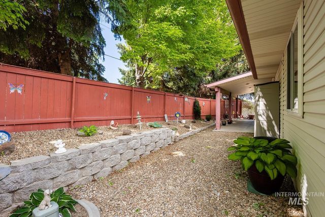 703 N Dover Crt, Nampa, ID 83651