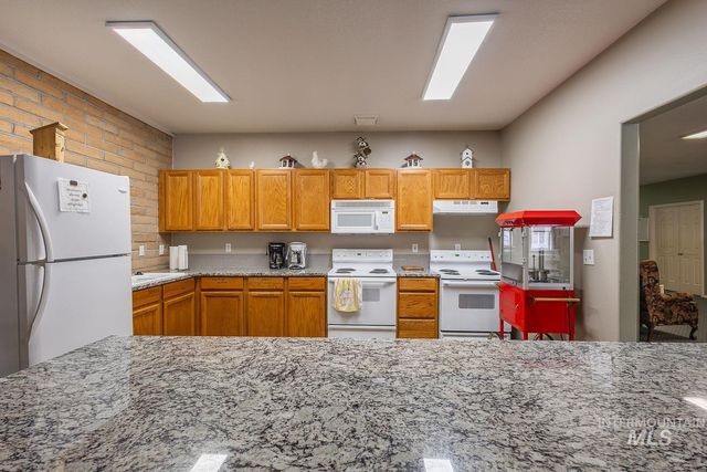 703 N Dover Crt, Nampa, ID 83651
