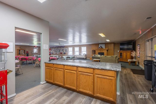 703 N Dover Crt, Nampa, ID 83651