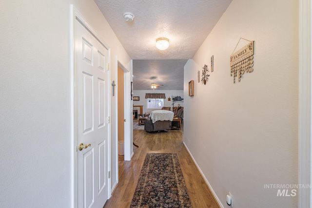 703 N Dover Crt, Nampa, ID 83651