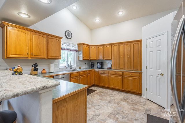 703 N Dover Crt, Nampa, ID 83651