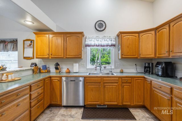 703 N Dover Crt, Nampa, ID 83651