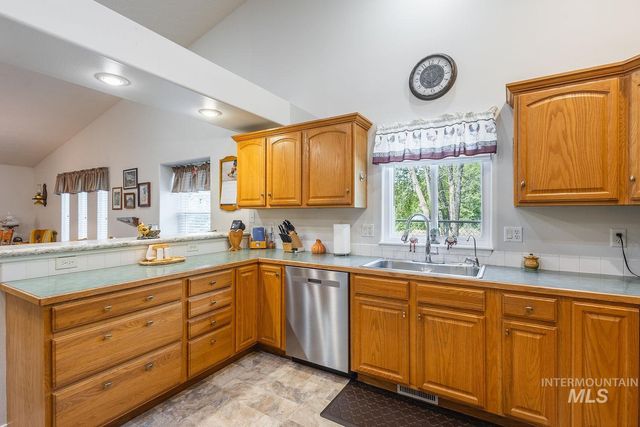 703 N Dover Crt, Nampa, ID 83651
