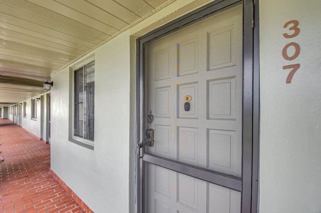 4070 Tivoli Ct 307, Lake Worth, FL 33467