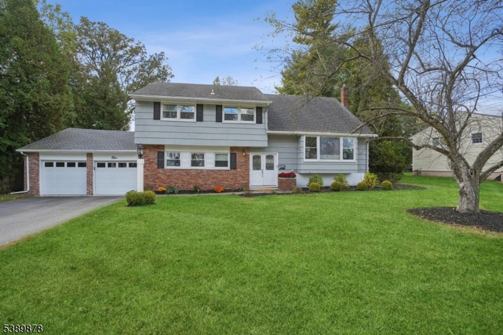 4 Ellis Rd, West Caldwell Twp., NJ 07006