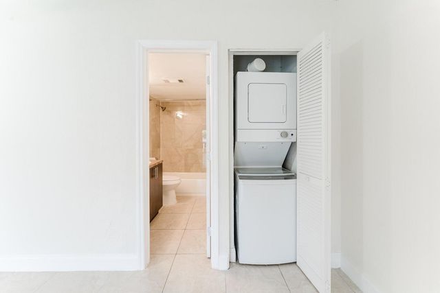 201 SW 7TH Street 9, Boca Raton, FL 33432