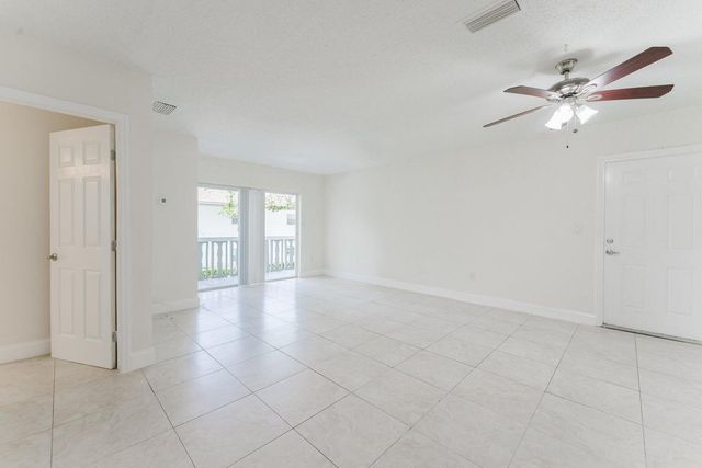 201 SW 7TH Street 9, Boca Raton, FL 33432