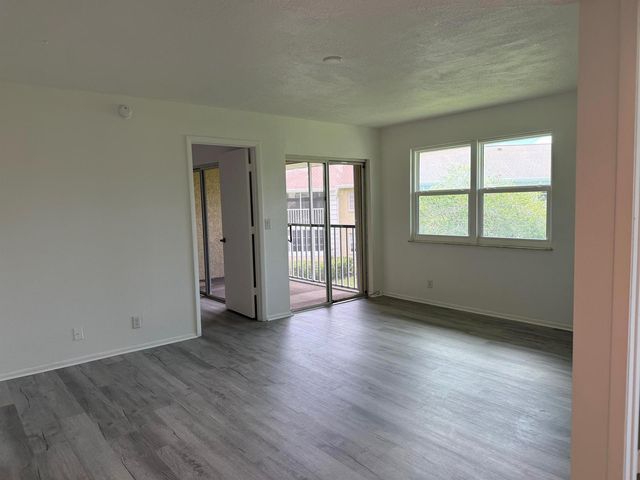 1536 SE Royal Green 201, Port St. Lucie, FL 34952