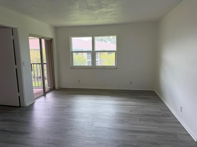 1536 SE Royal Green 201, Port St. Lucie, FL 34952