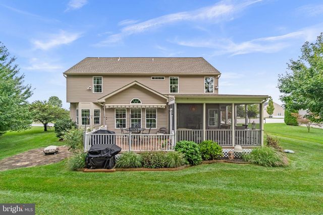 8711 FAIRWAY CT, Seven Valleys, PA 17360