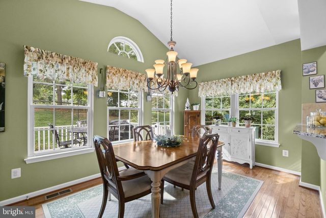 8711 FAIRWAY CT, Seven Valleys, PA 17360