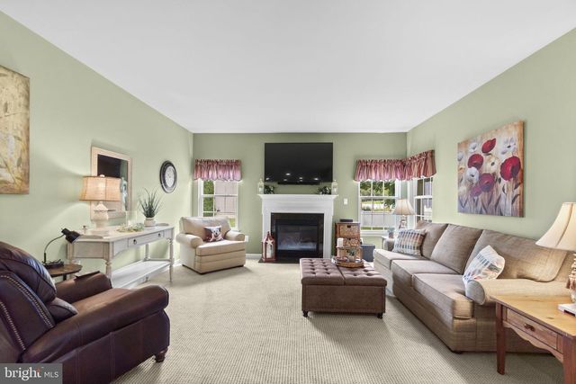 8711 FAIRWAY CT, Seven Valleys, PA 17360