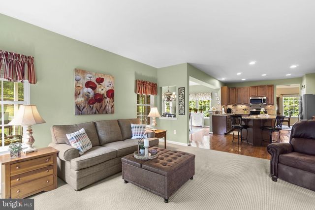 8711 FAIRWAY CT, Seven Valleys, PA 17360