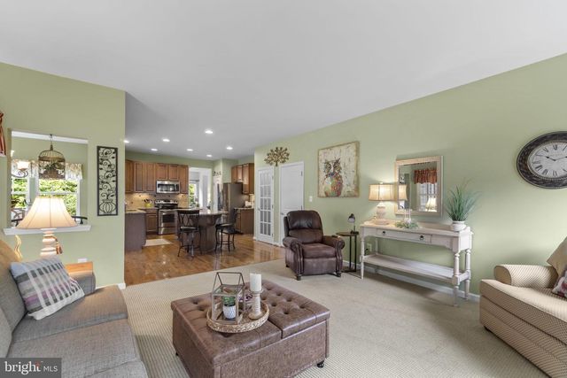 8711 FAIRWAY CT, Seven Valleys, PA 17360