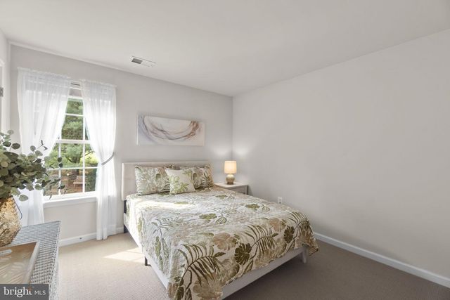 8711 FAIRWAY CT, Seven Valleys, PA 17360