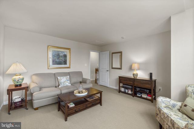 8711 FAIRWAY CT, Seven Valleys, PA 17360