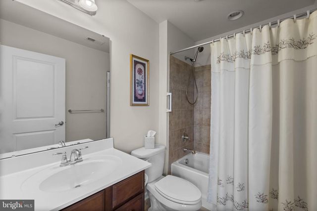 8711 FAIRWAY CT, Seven Valleys, PA 17360