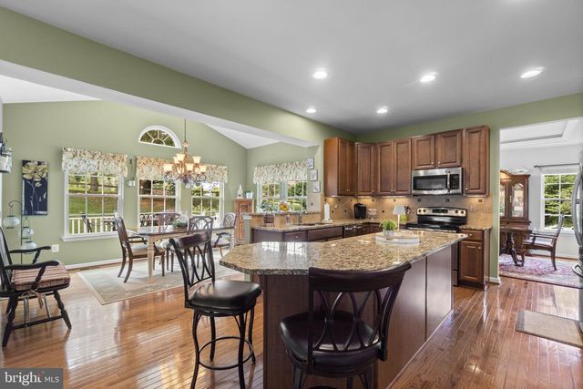 8711 FAIRWAY CT, Seven Valleys, PA 17360
