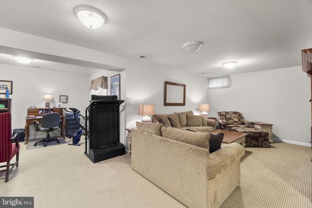 8711 FAIRWAY CT, Seven Valleys, PA 17360