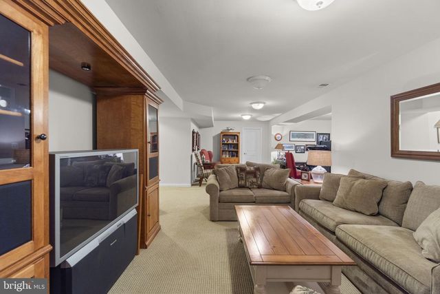 8711 FAIRWAY CT, Seven Valleys, PA 17360