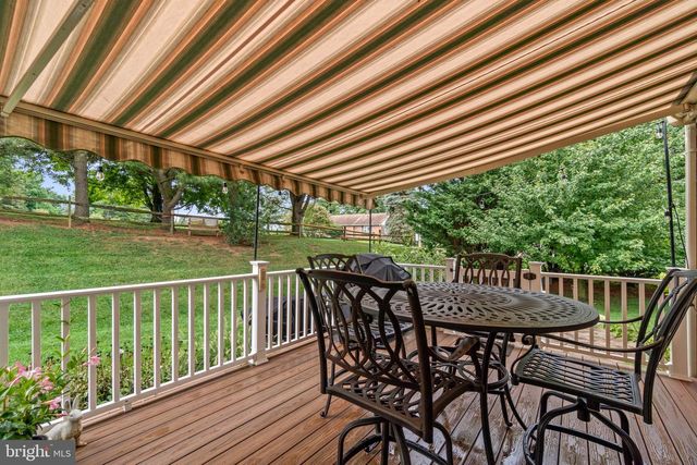 8711 FAIRWAY CT, Seven Valleys, PA 17360
