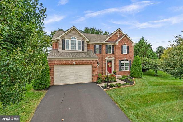 8711 FAIRWAY CT, Seven Valleys, PA 17360