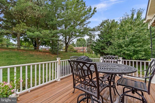 8711 FAIRWAY CT, Seven Valleys, PA 17360