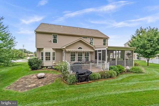 8711 FAIRWAY CT, Seven Valleys, PA 17360