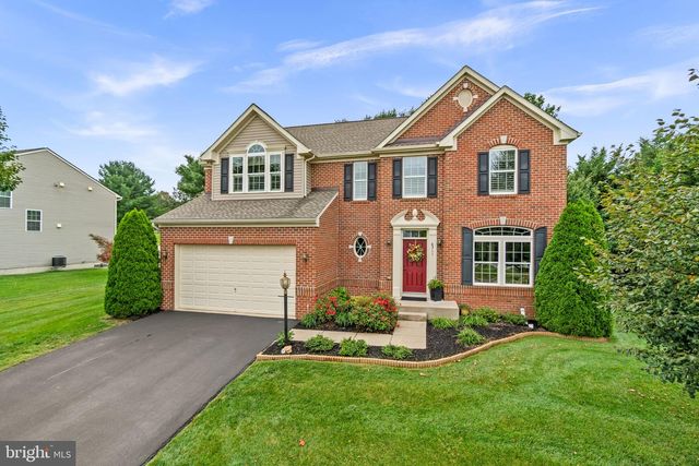 8711 FAIRWAY CT, Seven Valleys, PA 17360