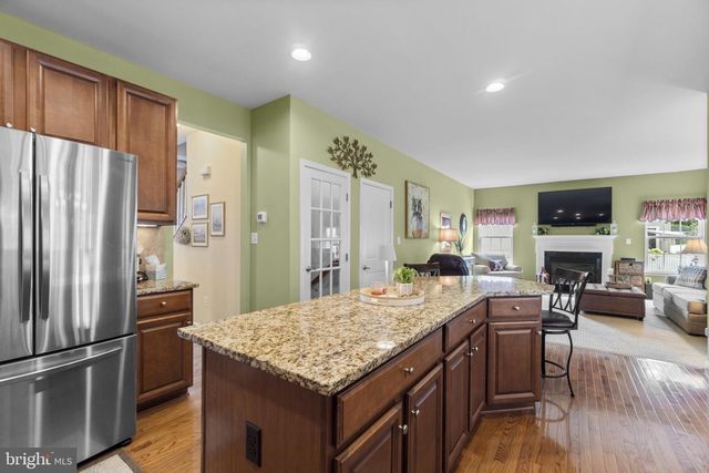 8711 FAIRWAY CT, Seven Valleys, PA 17360