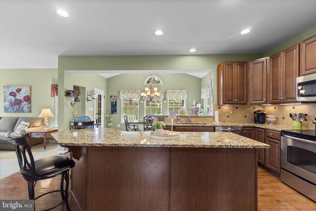 8711 FAIRWAY CT, Seven Valleys, PA 17360