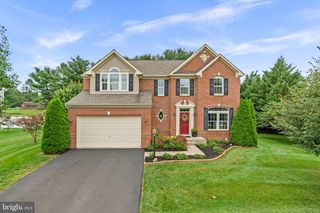 8711 FAIRWAY CT, Seven Valleys, PA 17360